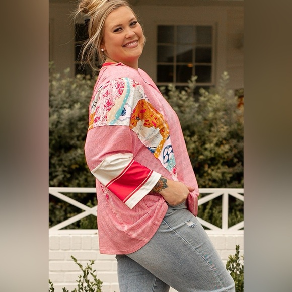 Plus Size Exposed Seam Printed Striped Round Neck Sweatshirt - Picture 3 of 5